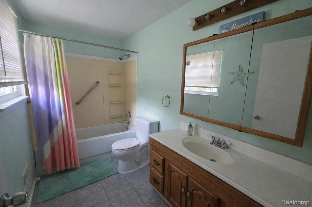 5969 Pleasant Drive Waterford Charter Township MI 48329