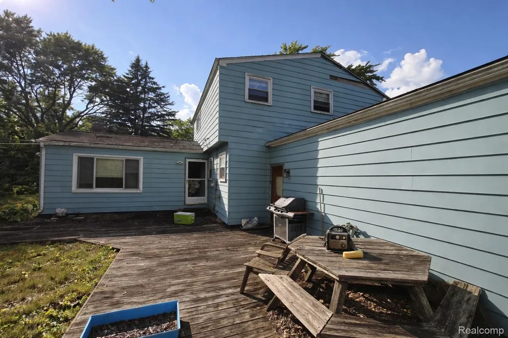 5969 Pleasant Drive Waterford Charter Township MI 48329