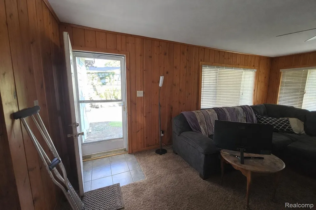 5969 Pleasant Drive Waterford Charter Township MI 48329