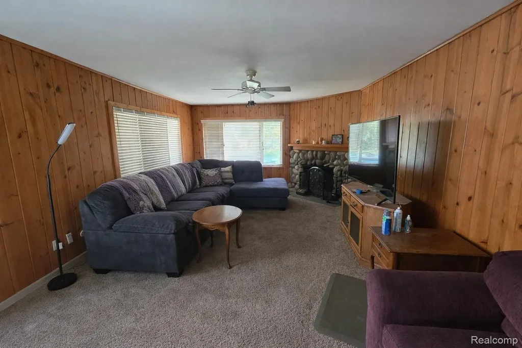 5969 Pleasant Drive Waterford Charter Township MI 48329