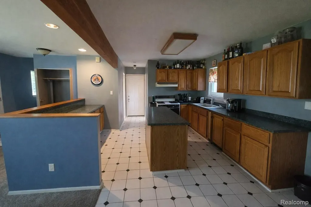 5969 Pleasant Drive Waterford Charter Township MI 48329