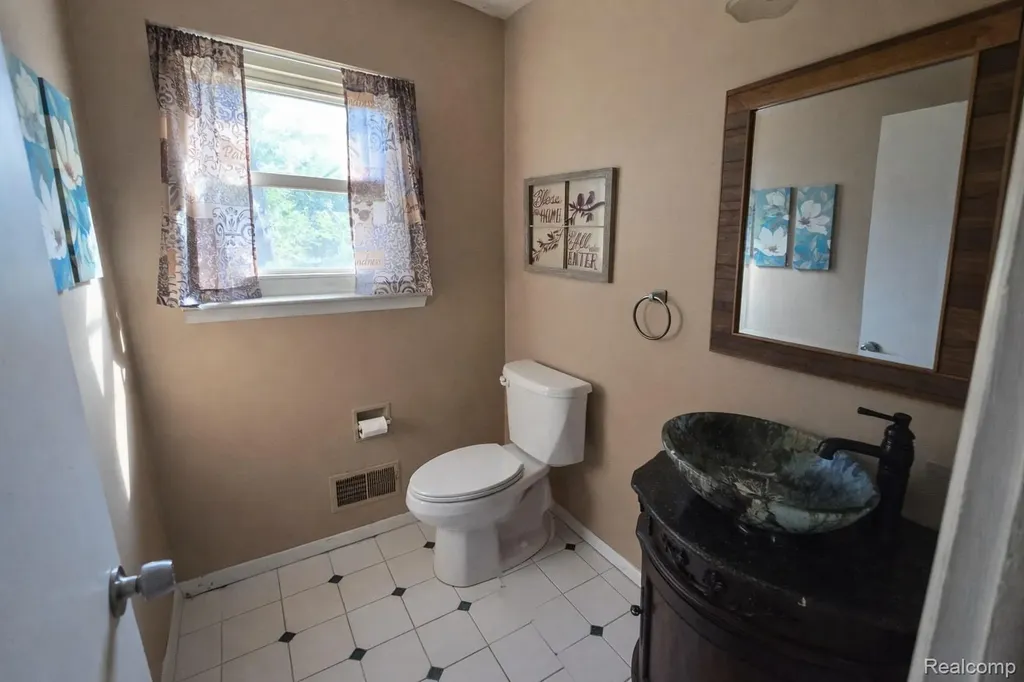 5969 Pleasant Drive Waterford Charter Township MI 48329