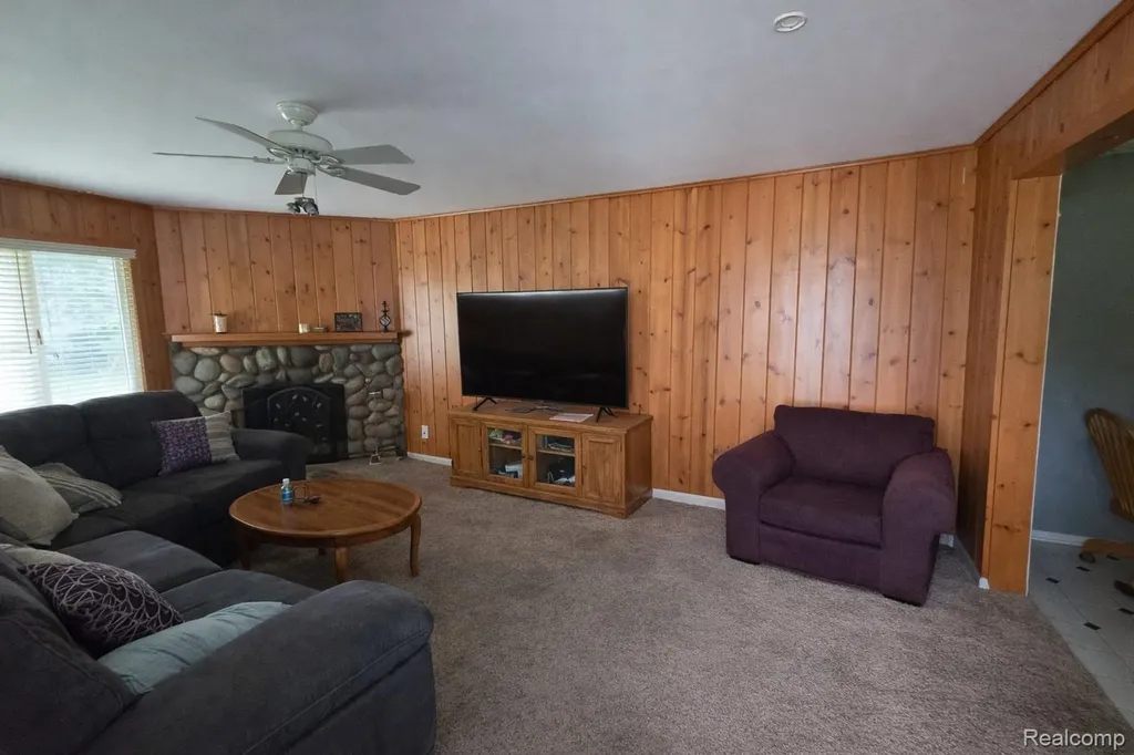 5969 Pleasant Drive Waterford Charter Township MI 48329