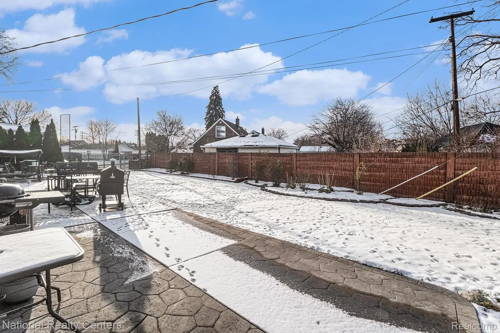 27809 Eastwick Square Roseville City MI 48066