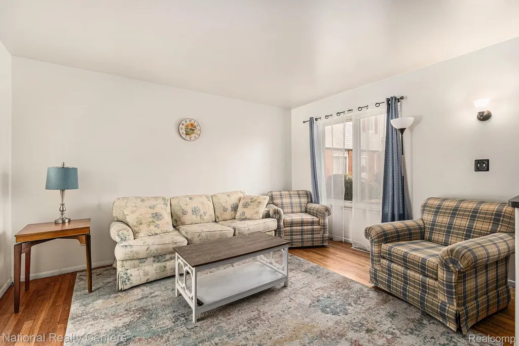 27809 Eastwick Square Roseville City MI 48066