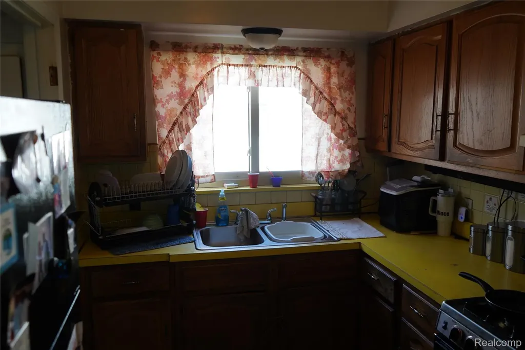 20115 Santa Barbara Drive Detroit City MI 48221