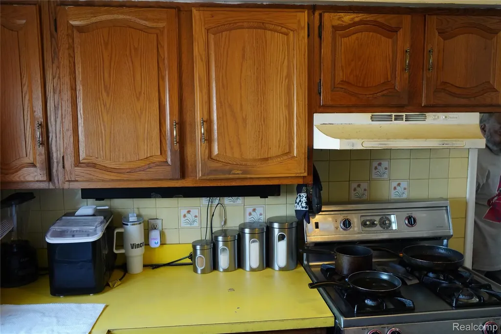 20115 Santa Barbara Drive Detroit City MI 48221