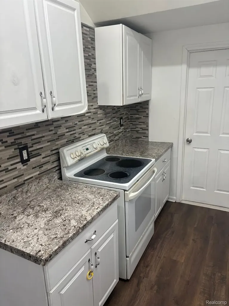 438 S Marshall Street Pontiac City MI 48342