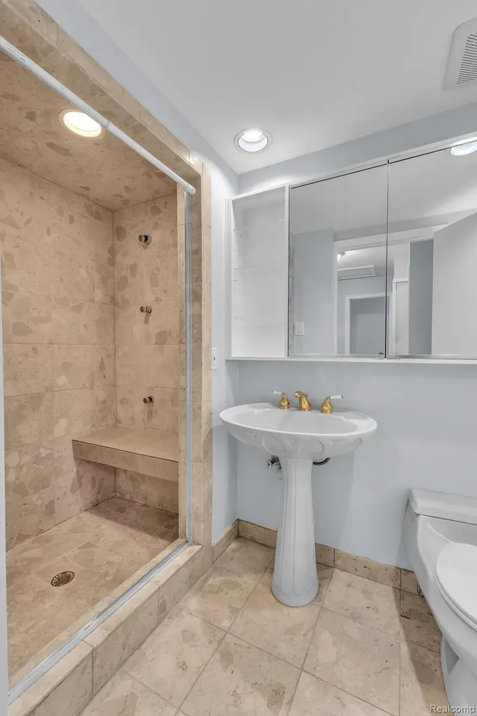 6576 Inkster Road West Bloomfield Charter Township MI 48322