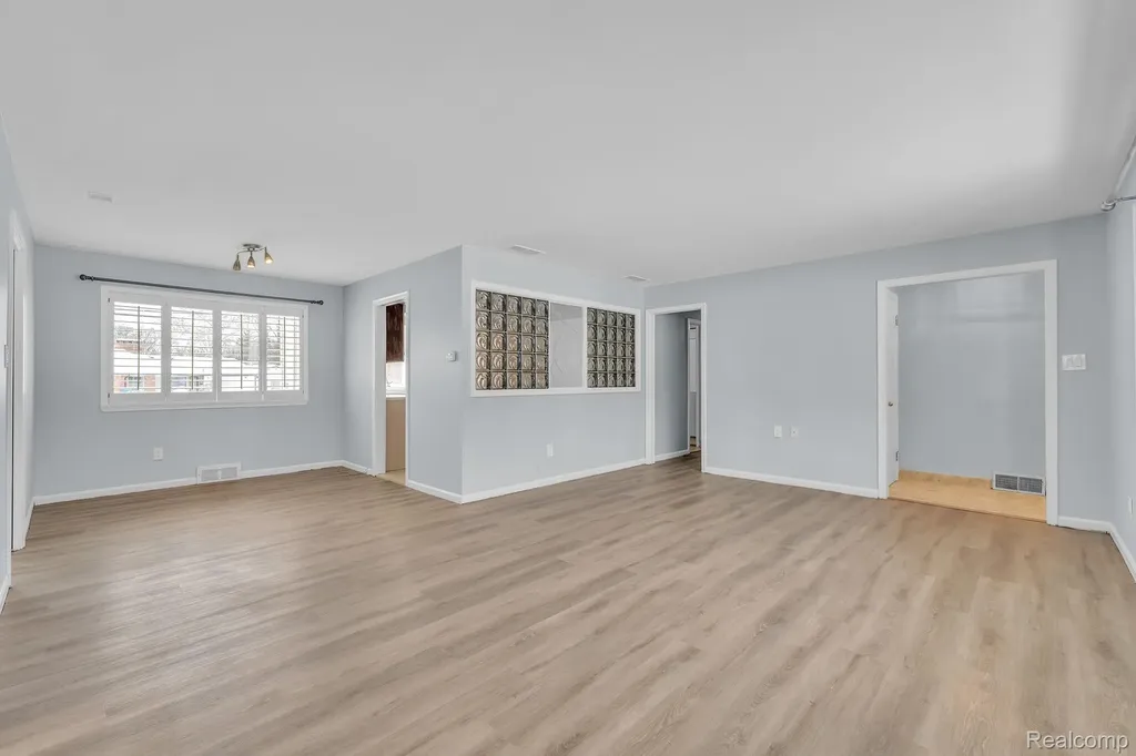 6576 Inkster Road West Bloomfield Charter Township MI 48322
