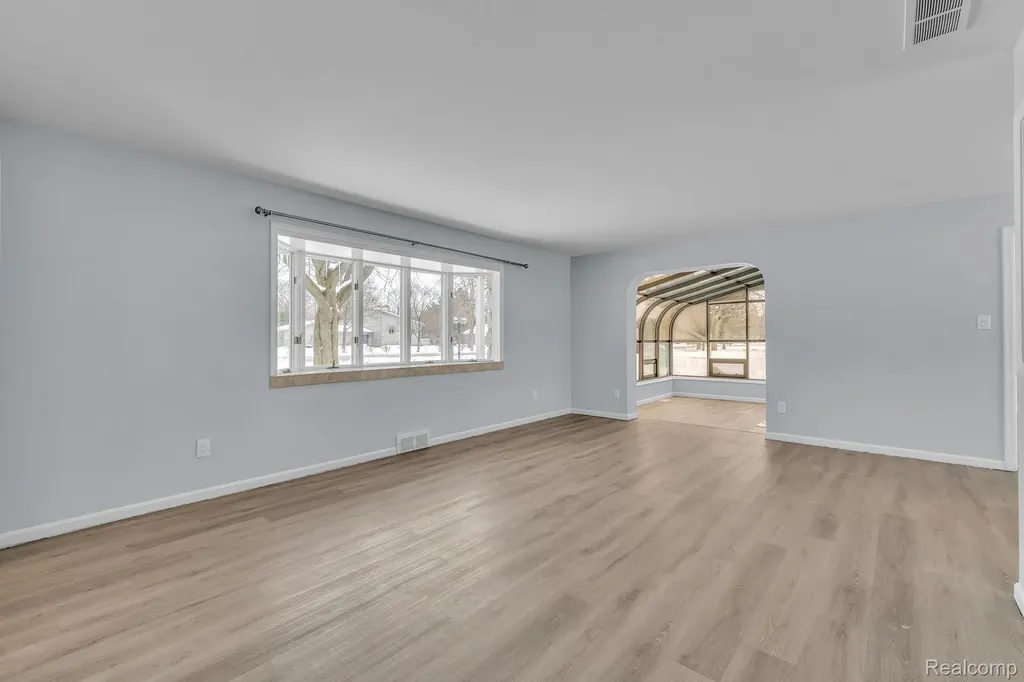 6576 Inkster Road West Bloomfield Charter Township MI 48322