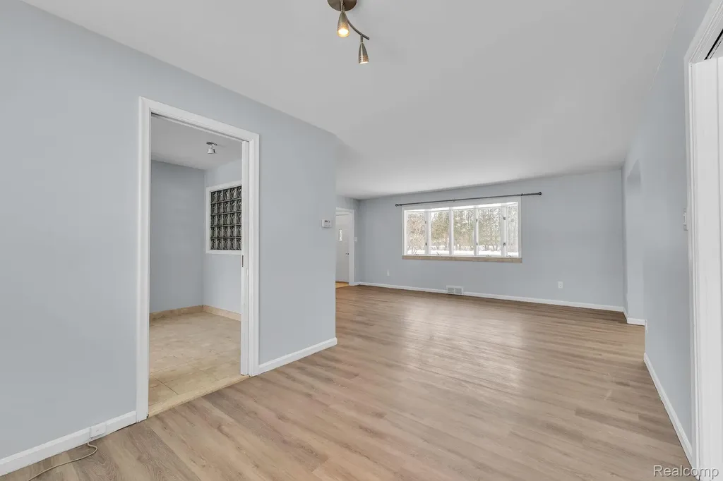 6576 Inkster Road West Bloomfield Charter Township MI 48322
