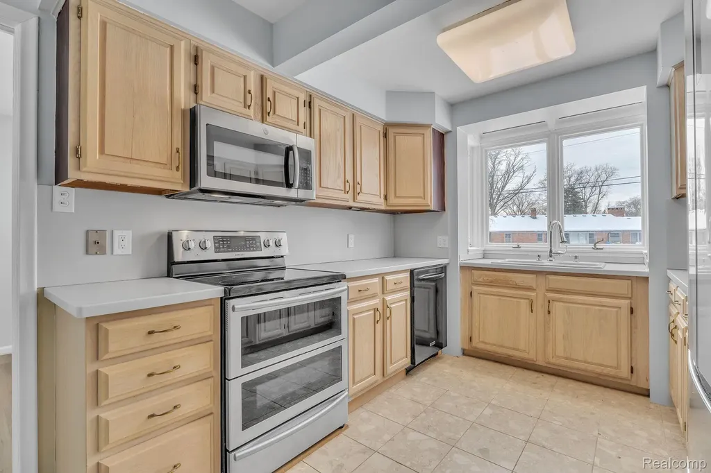 6576 Inkster Road West Bloomfield Charter Township MI 48322