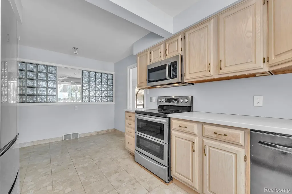 6576 Inkster Road West Bloomfield Charter Township MI 48322