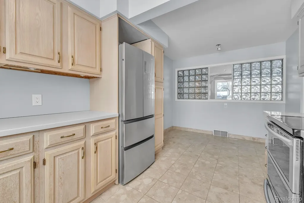 6576 Inkster Road West Bloomfield Charter Township MI 48322