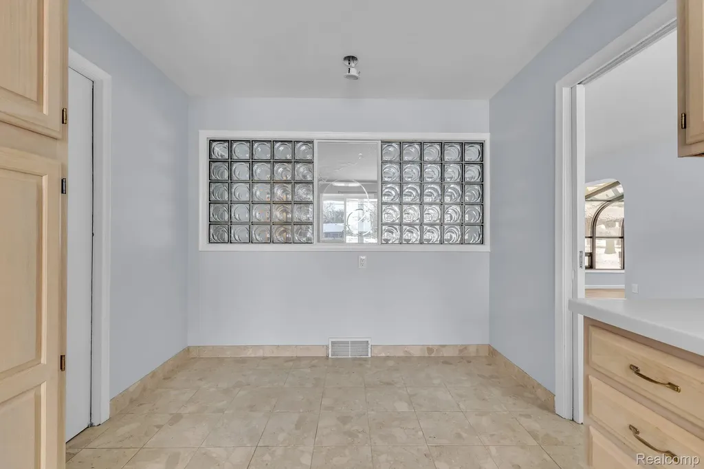 6576 Inkster Road West Bloomfield Charter Township MI 48322