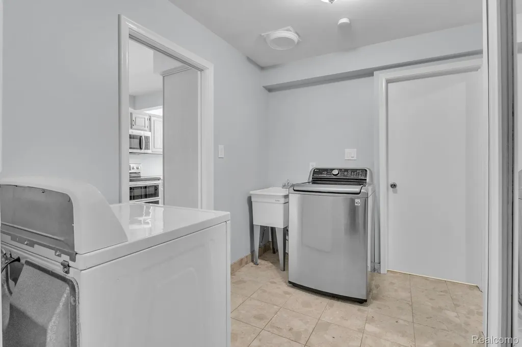 6576 Inkster Road West Bloomfield Charter Township MI 48322