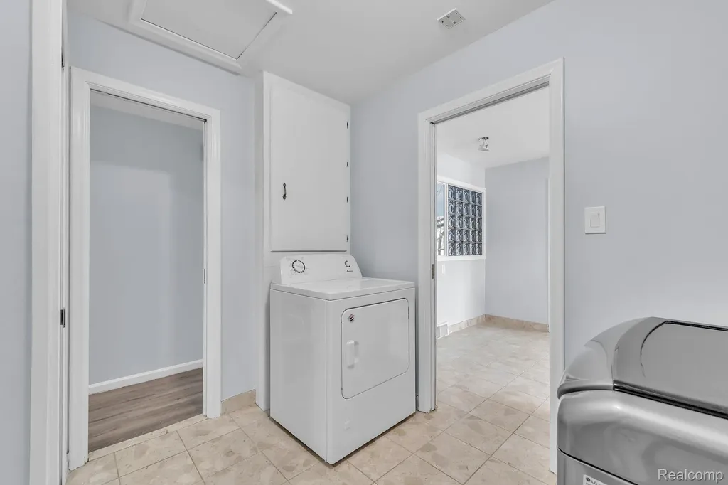 6576 Inkster Road West Bloomfield Charter Township MI 48322