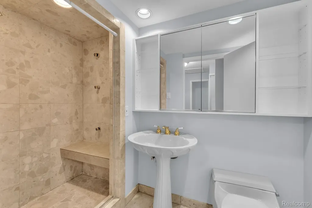 6576 Inkster Road West Bloomfield Charter Township MI 48322