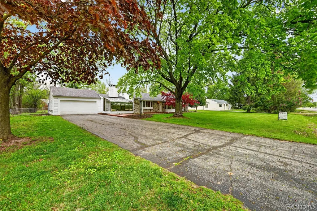 6576 Inkster Road West Bloomfield Charter Township MI 48322