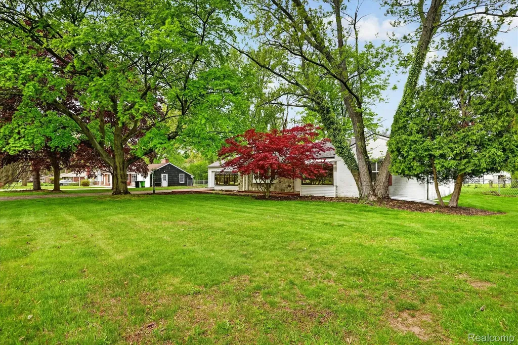 6576 Inkster Road West Bloomfield Charter Township MI 48322