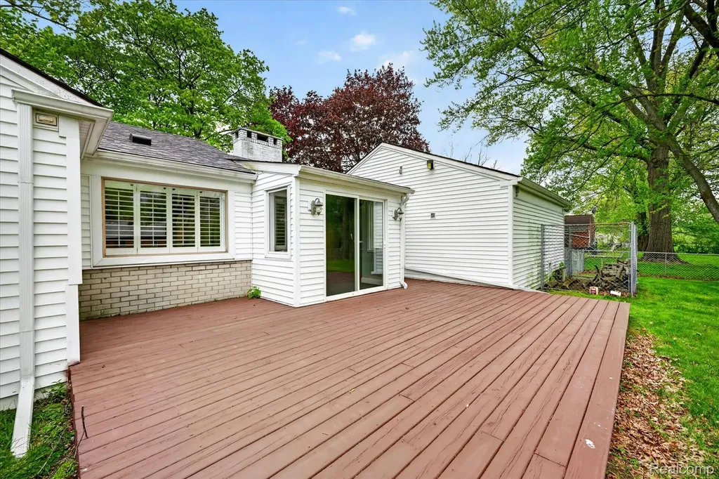 6576 Inkster Road West Bloomfield Charter Township MI 48322