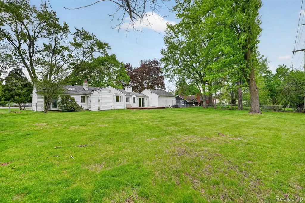 6576 Inkster Road West Bloomfield Charter Township MI 48322