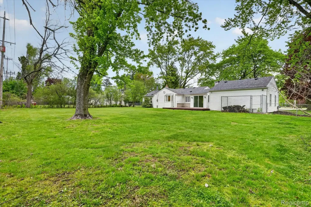 6576 Inkster Road West Bloomfield Charter Township MI 48322
