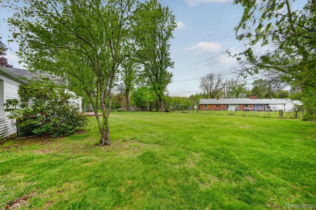 6576 Inkster Road West Bloomfield Charter Township MI 48322