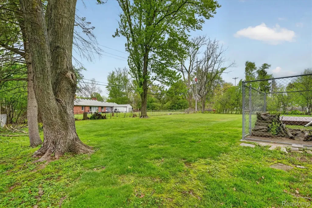 6576 Inkster Road West Bloomfield Charter Township MI 48322