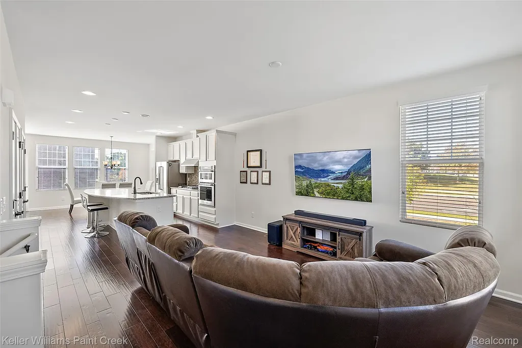 314 Glenhurst Rochester Hills City MI 48307