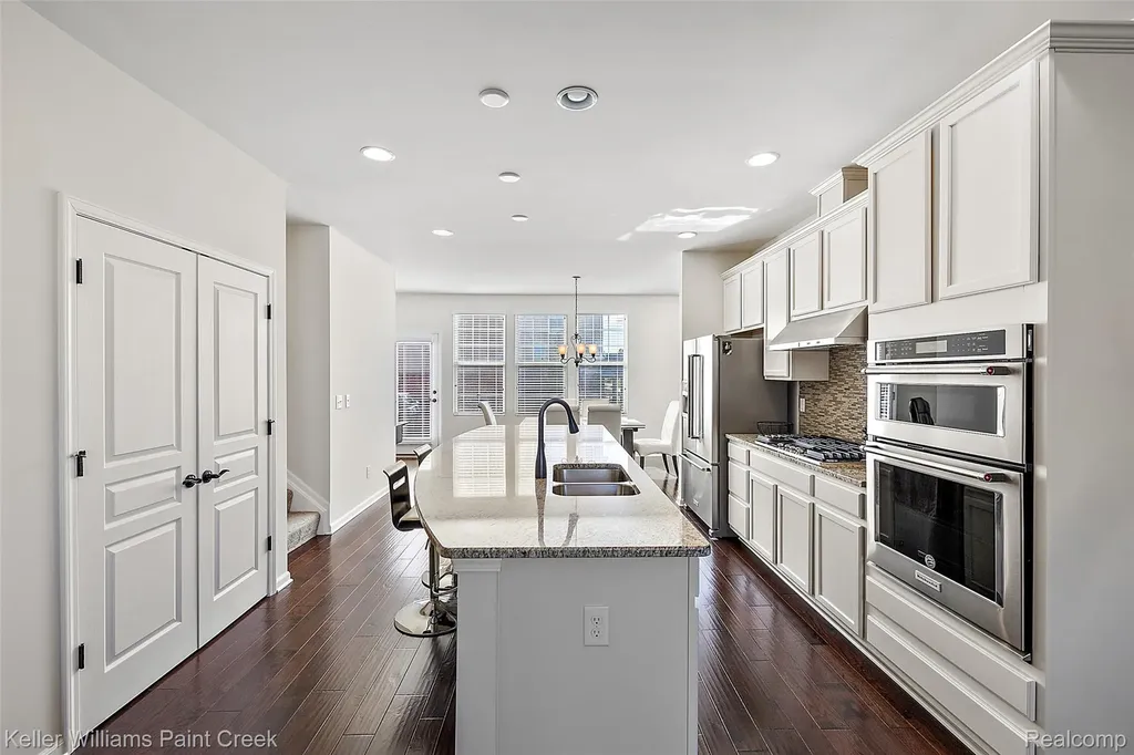 314 Glenhurst Rochester Hills City MI 48307