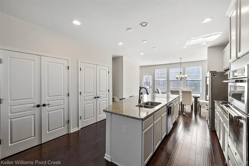 314 Glenhurst Rochester Hills City MI 48307