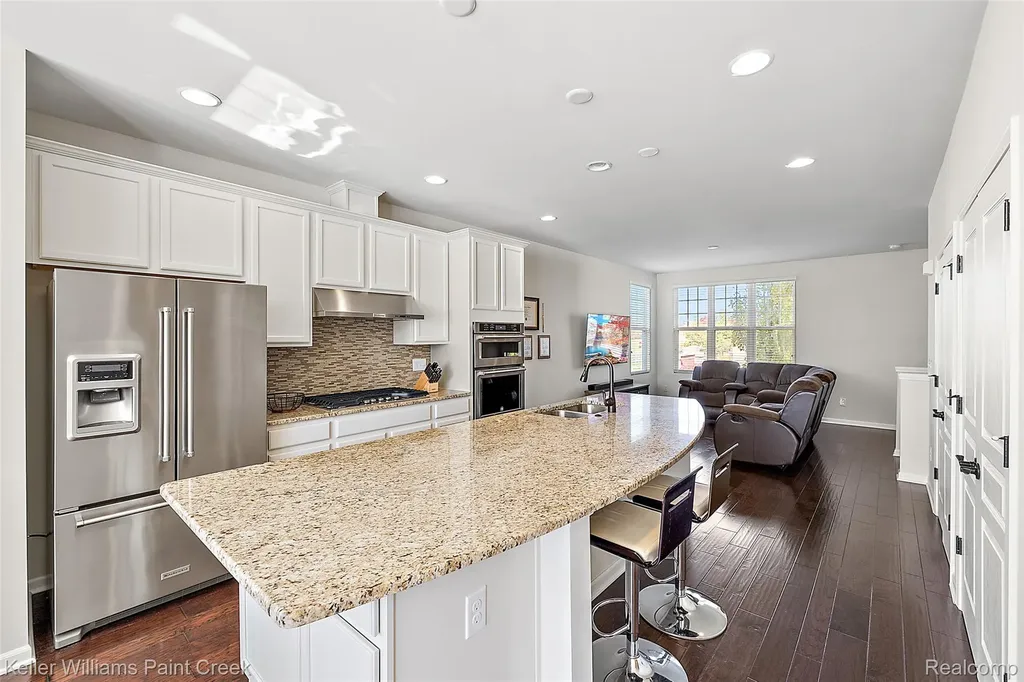 314 Glenhurst Rochester Hills City MI 48307