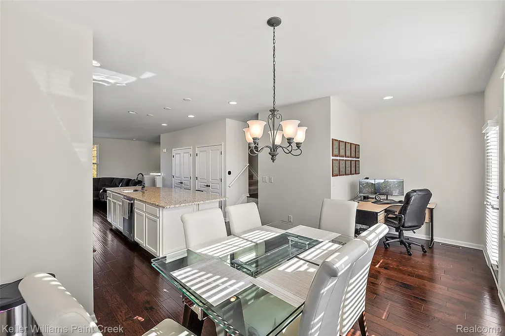 314 Glenhurst Rochester Hills City MI 48307