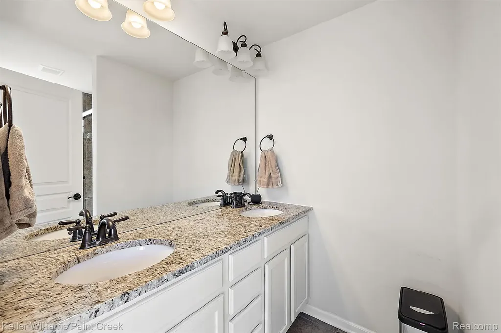 314 Glenhurst Rochester Hills City MI 48307