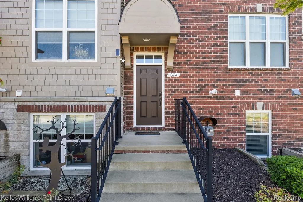 314 Glenhurst Rochester Hills City MI 48307