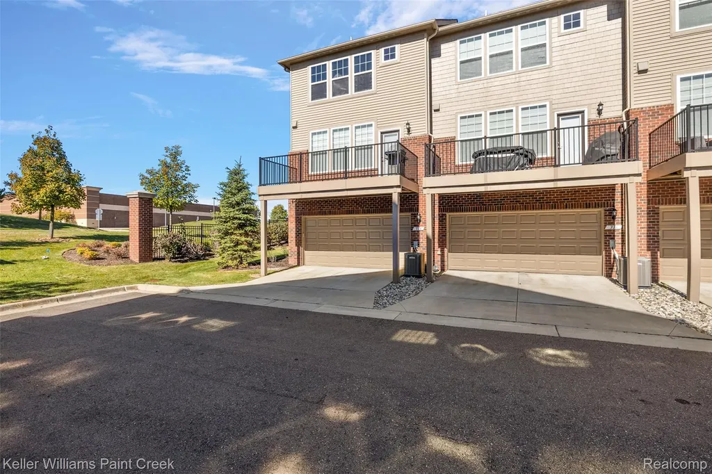 314 Glenhurst Rochester Hills City MI 48307