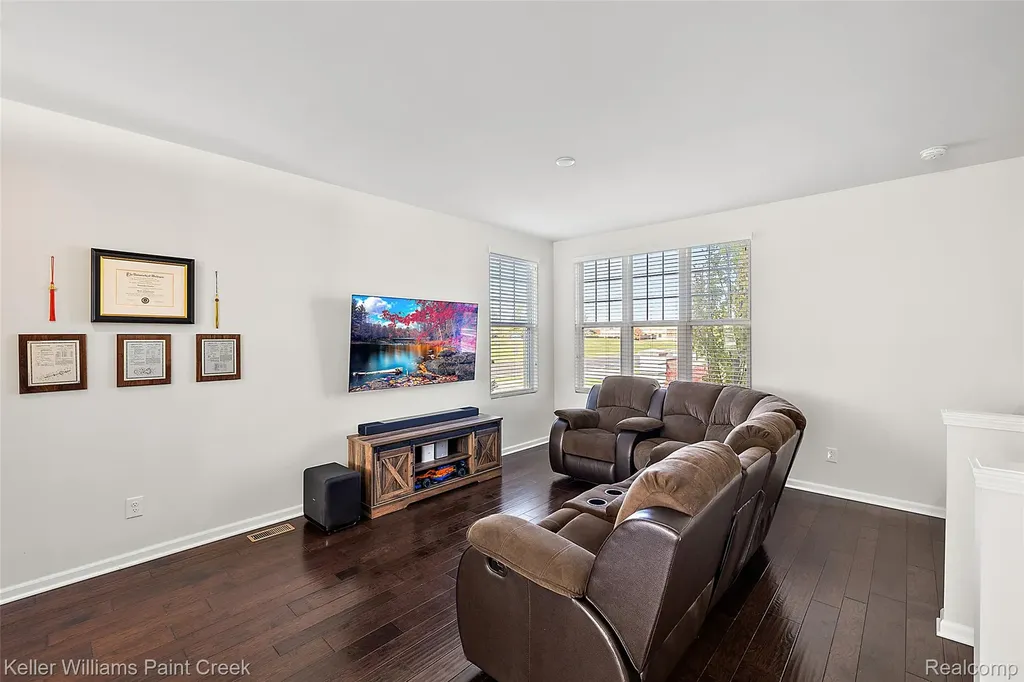 314 Glenhurst Rochester Hills City MI 48307