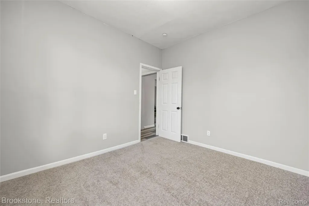 4888 Maxwell Street Detroit City MI 48214