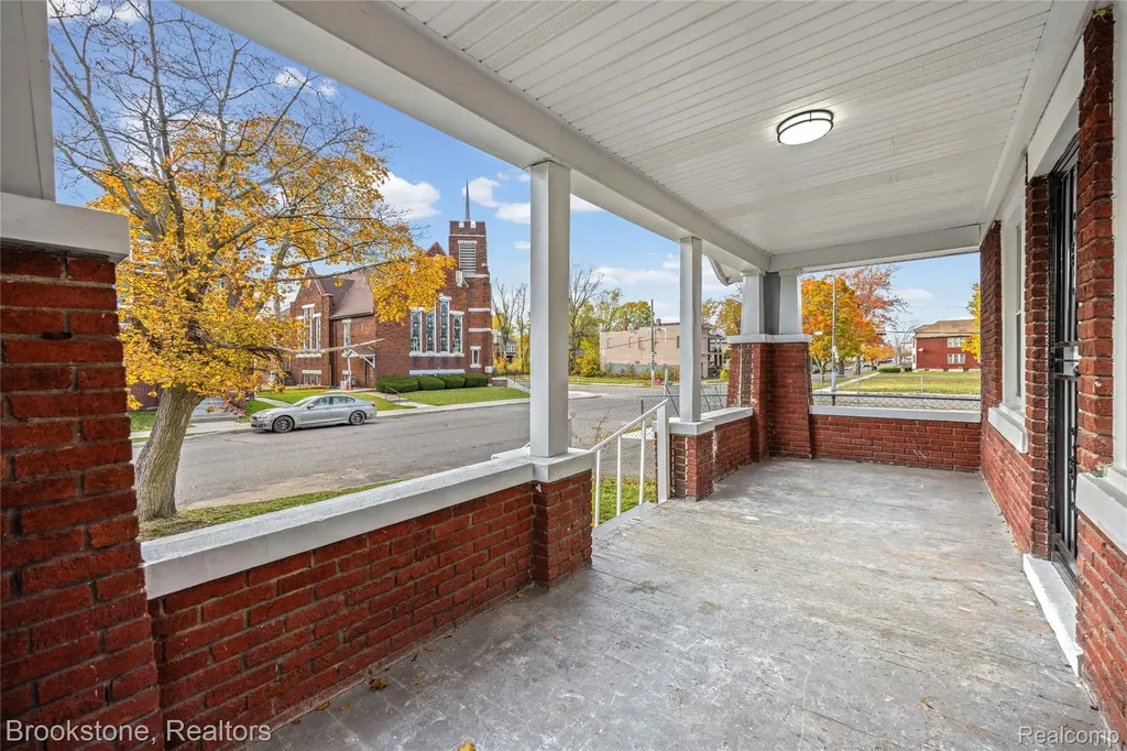 4888 Maxwell Street Detroit City MI 48214