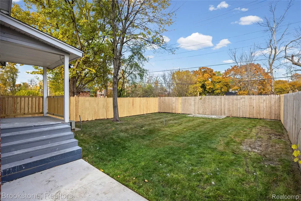 4888 Maxwell Street Detroit City MI 48214