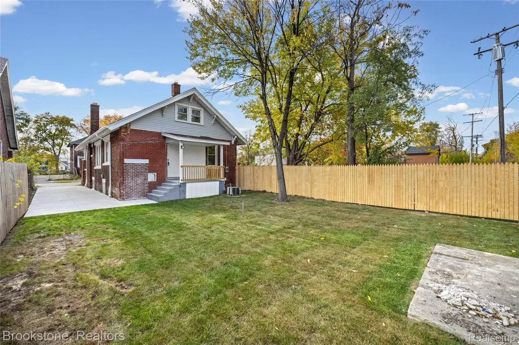4888 Maxwell Street Detroit City MI 48214