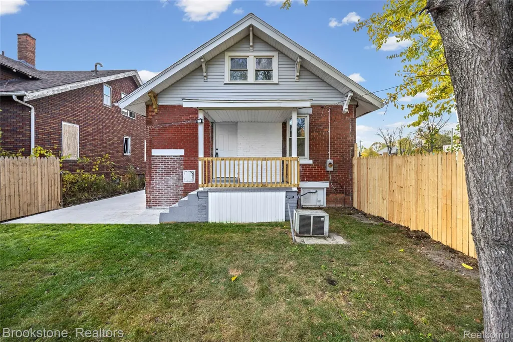 4888 Maxwell Street Detroit City MI 48214