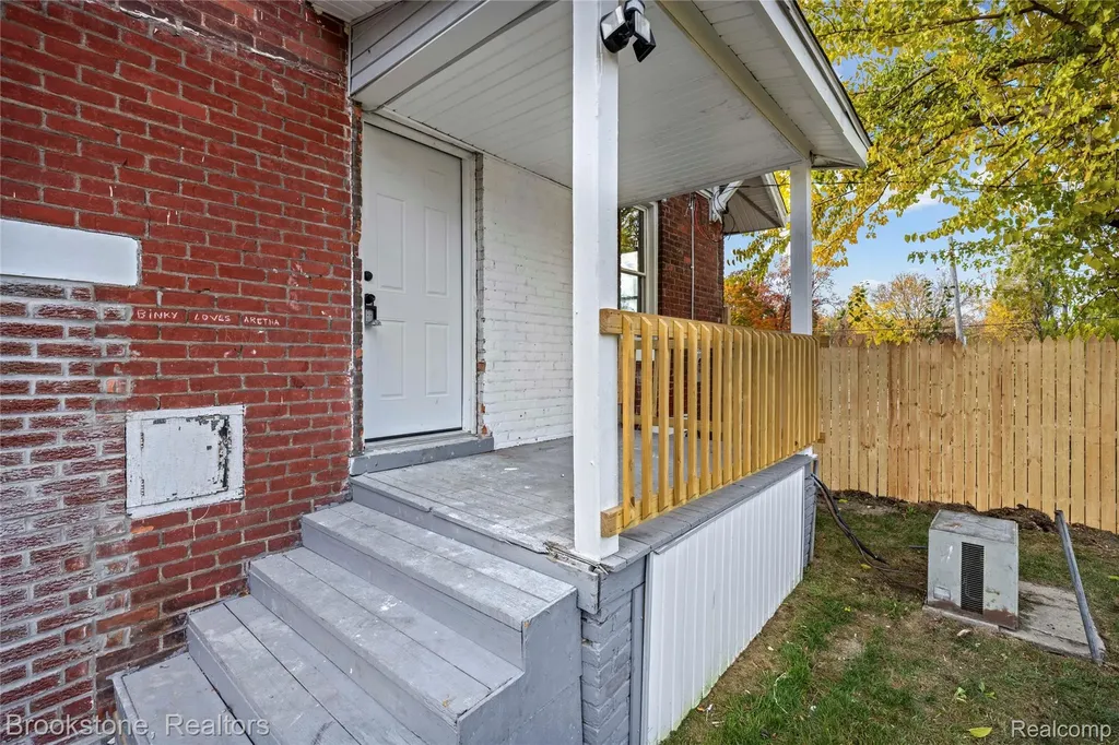 4888 Maxwell Street Detroit City MI 48214