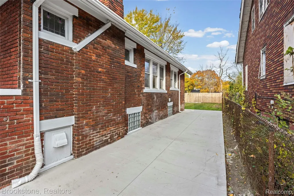 4888 Maxwell Street Detroit City MI 48214