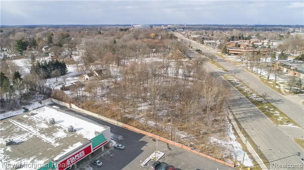 00 Berkshire Bloomfield Charter Township MI 48302