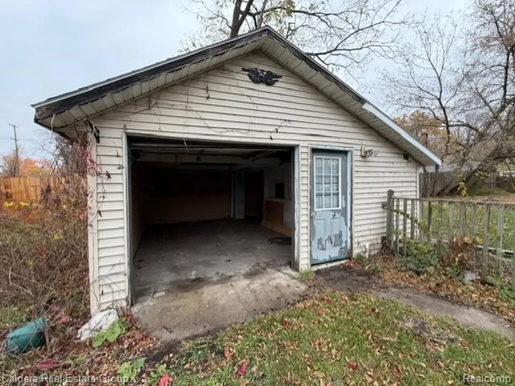 1407 Bradfield Street Bay City City MI 48706