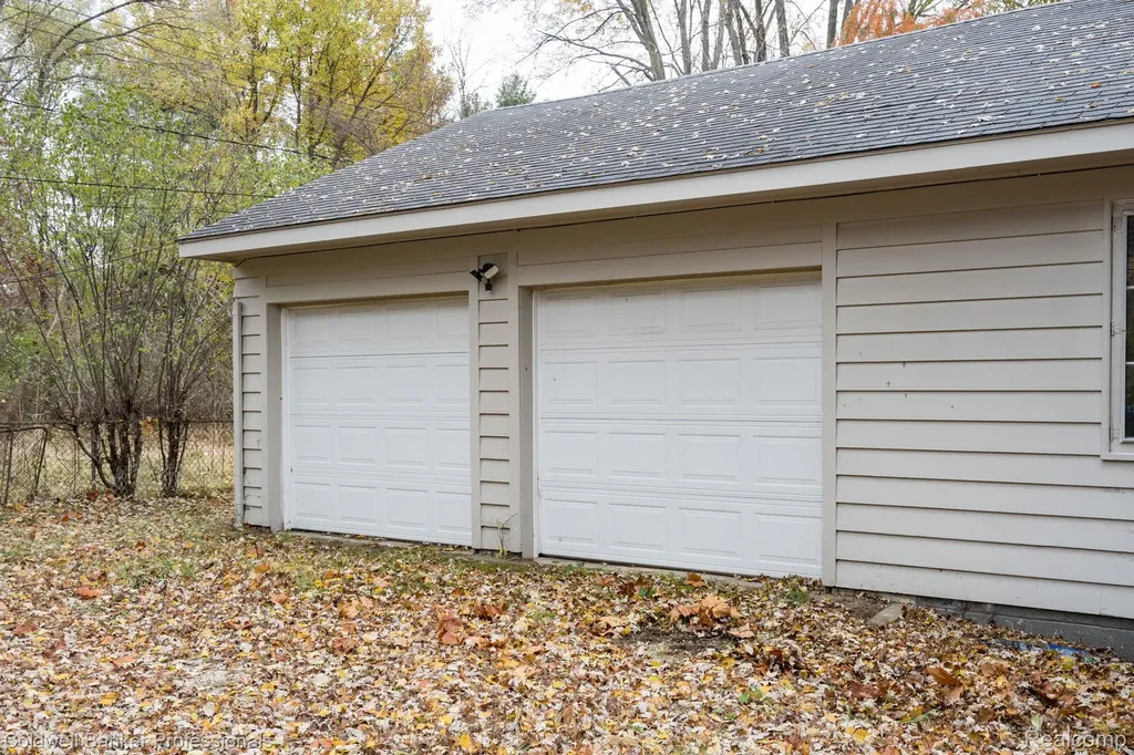 22806 Carleton Avenue Southfield City MI 48033