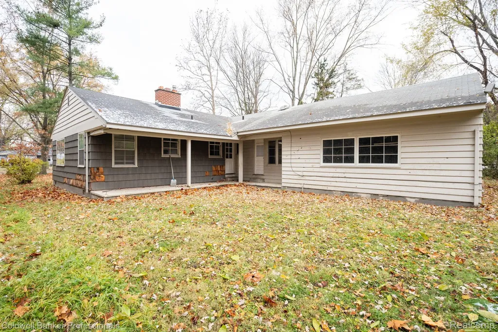 22806 Carleton Avenue Southfield City MI 48033